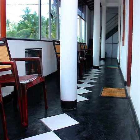Heaven Star Rest Bed and Breakfast Mirissa Buitenkant foto