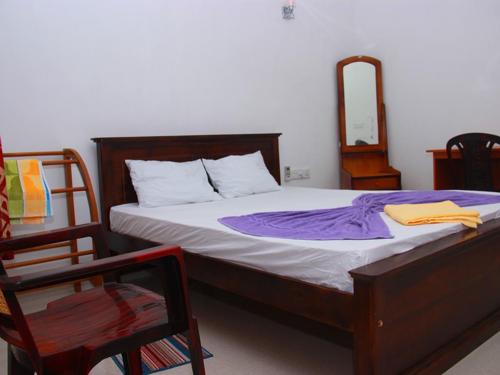 Heaven Star Rest Bed and Breakfast Mirissa Kamer foto