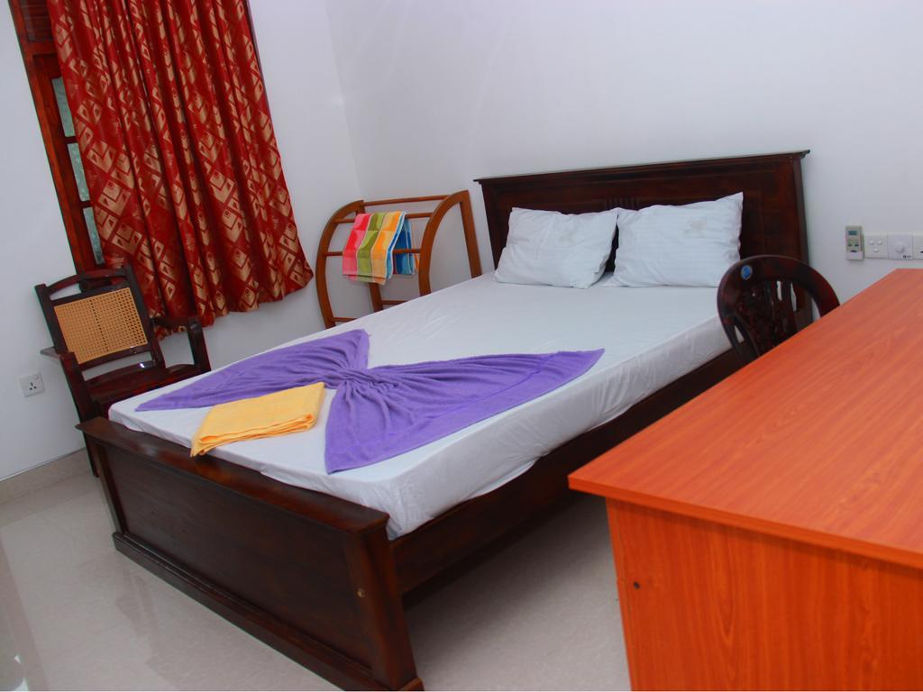 Heaven Star Rest Bed and Breakfast Mirissa Kamer foto
