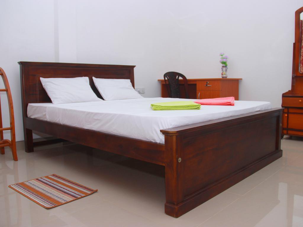 Heaven Star Rest Bed and Breakfast Mirissa Kamer foto