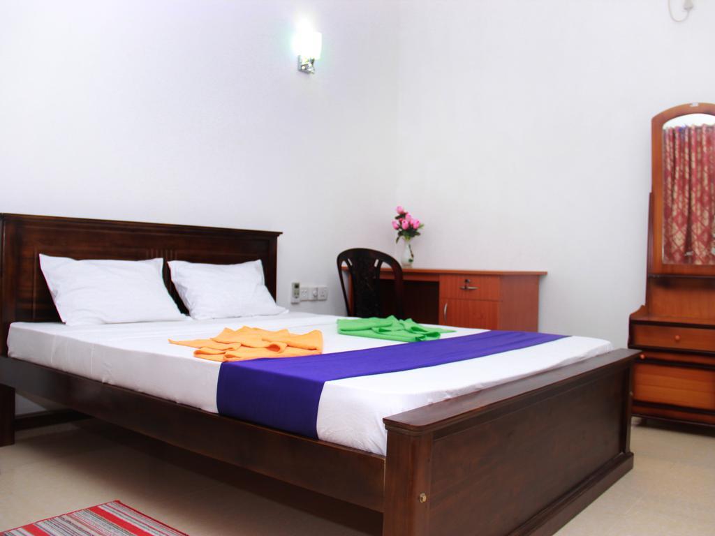 Heaven Star Rest Bed and Breakfast Mirissa Buitenkant foto
