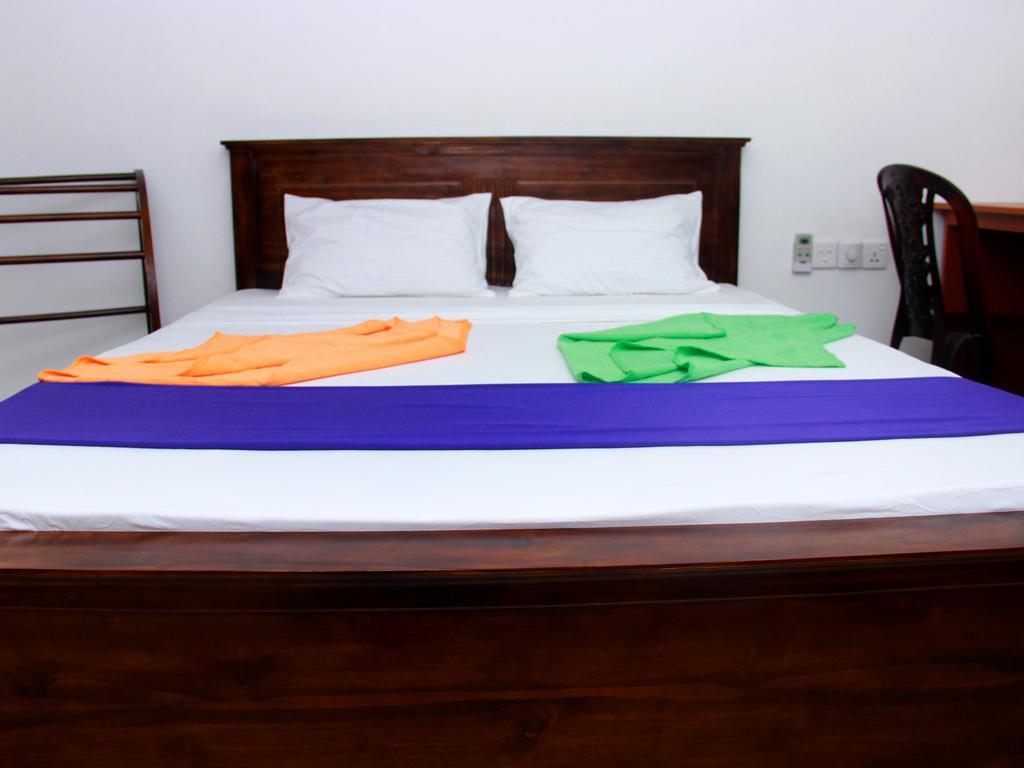 Heaven Star Rest Bed and Breakfast Mirissa Kamer foto