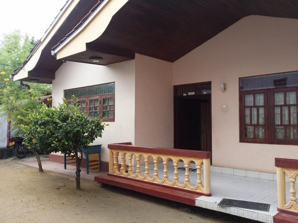 Heaven Star Rest Bed and Breakfast Mirissa Buitenkant foto